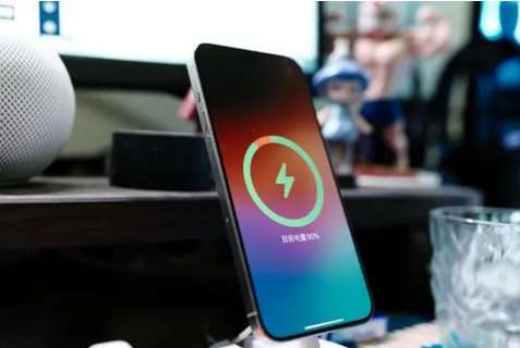 贡山苹果15换屏服务分享用什么充电器给iPhone15充电更好 